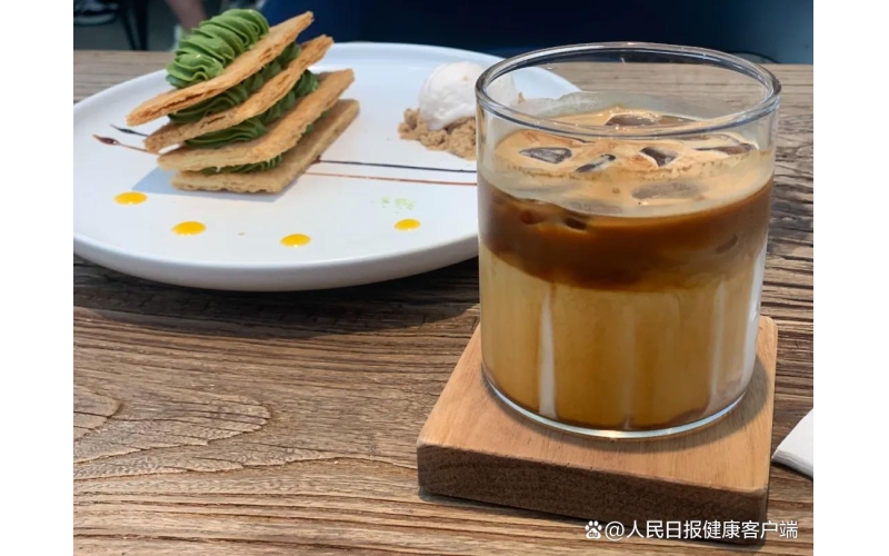 喝咖啡与不喝咖啡，身体三个差距很明显！健康喝咖啡记住这几点There are three distinct differences between those who drink coffee and those who don't! Remember these points for healthy coffee consumption