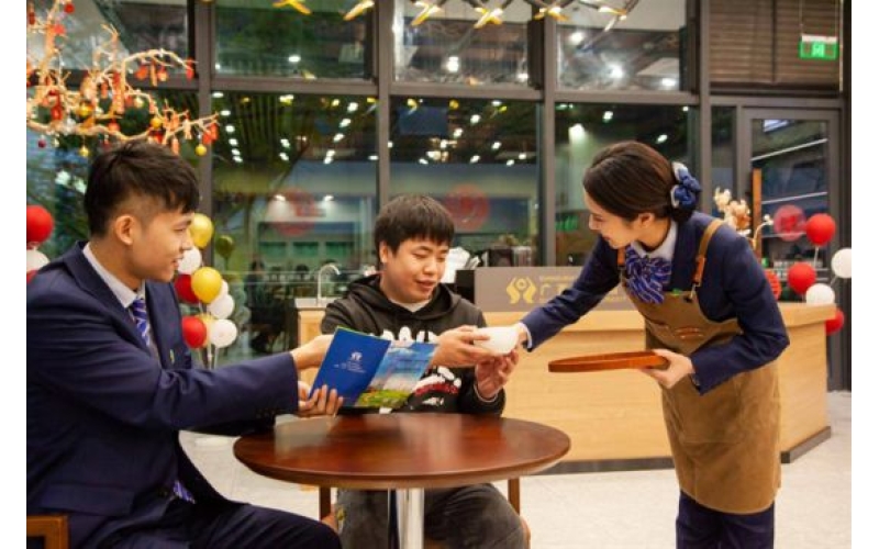 一杯&ldquo;加农&rdquo;咖啡香飘八桂A cup of "Canadian style" coffee wafts with the fragrance of osmanthus