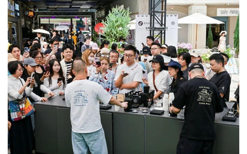人气旺氛围好品质高！省外咖啡从业者对贵阳咖啡开启&ldquo;夸夸模式&rdquo;Popular atmosphere, good quality! Coffee practitioners from outside the province have launched a 'praise model' for Guiyang coffee