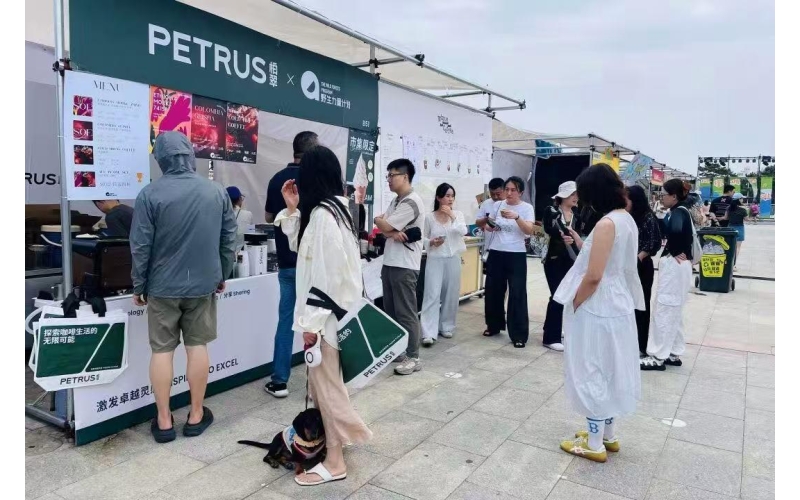 烟台的风是咖啡味的The wind in Yantai is coffee flavored