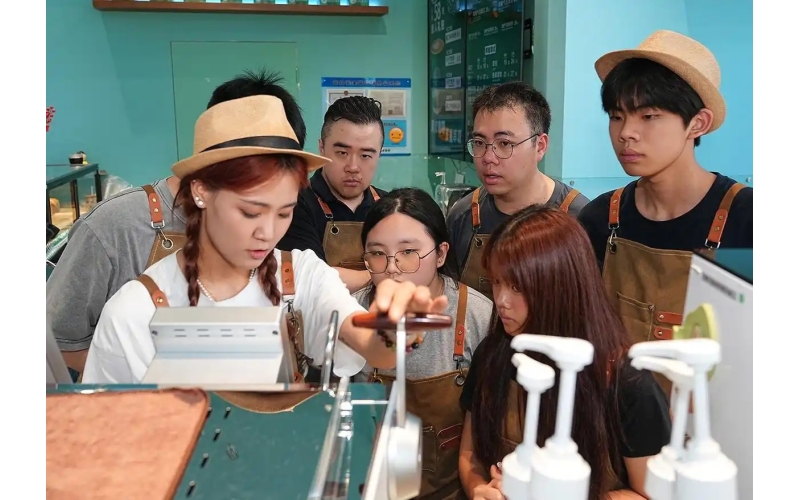 邦德咖啡搭起两岸交流桥梁，7位台青开启职场新体验Bond Coffee builds a bridge for cross-strait exchanges, 7 Taiwanese youths embark on new workplace experiences