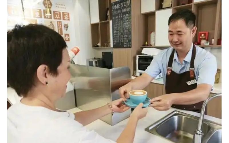 这杯&ldquo;无声咖啡&rdquo;中，藏着一份特殊的温情｜走基层In this cup of 'silent coffee', there is a special warmth hidden - Going to the grassroots