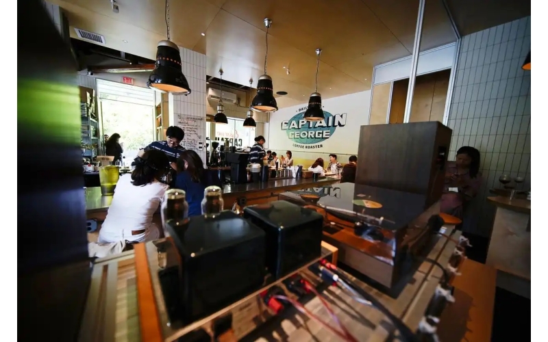 贵阳正以一杯咖啡，链接世界Guiyang is connecting the world with a cup of coffee