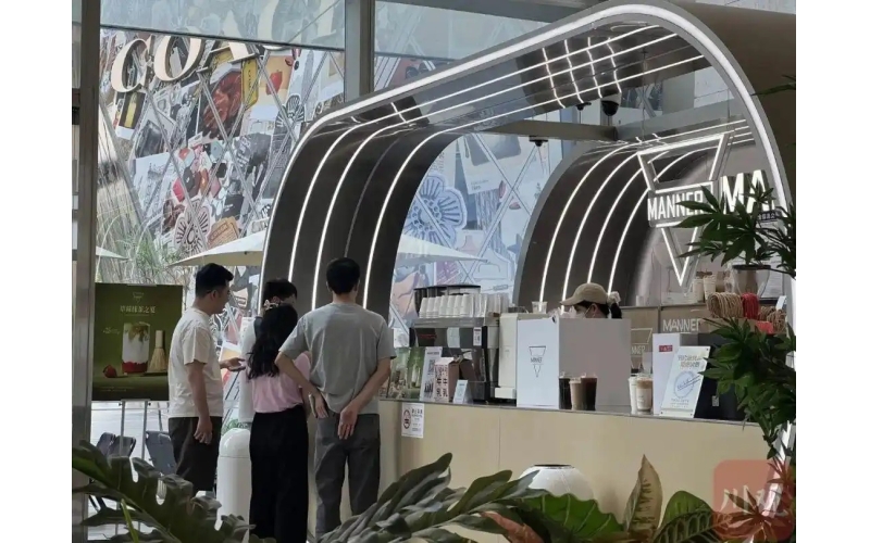 成都&ldquo;买咖啡自带杯&rdquo;火了，有店铺每杯可减免8元Chengdu's' bring your own cup of coffee 'trend has become popular, with shops offering a discount of 8 yuan per cup